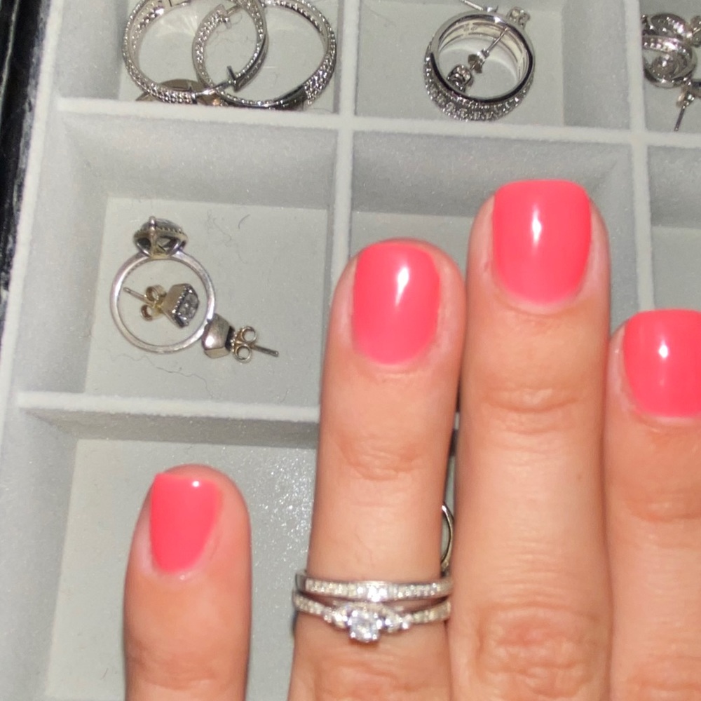 Diamond and and white gold engagement ring 💍